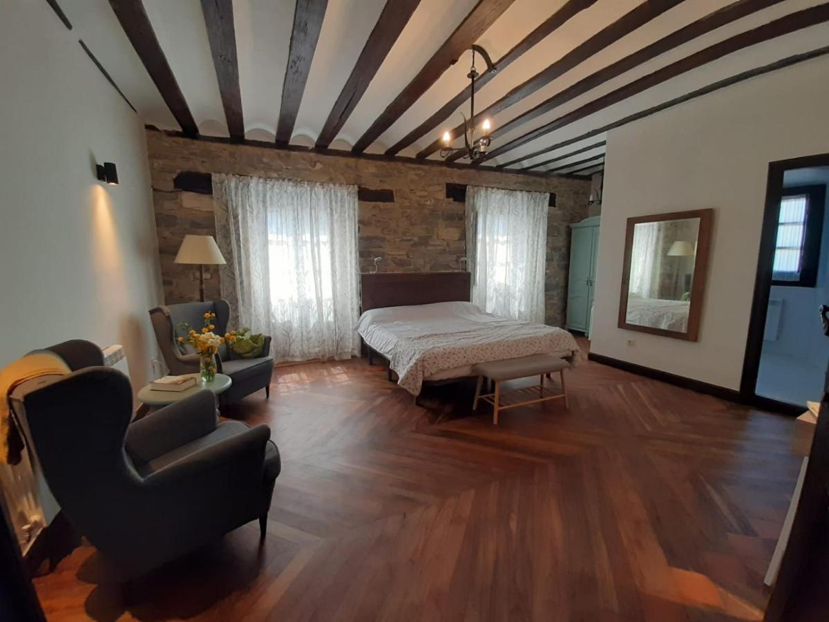 Hotel Dona Lola Izarra Bagian luar foto